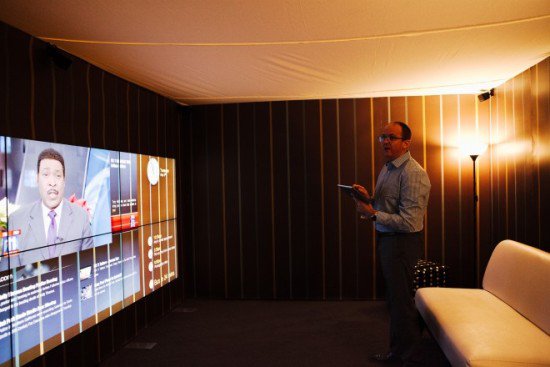Компания NDS представила рабочий прототип прозрачного ТВ
