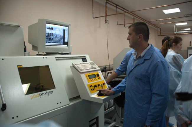 Сделано в Украине: экскурсия на завод по производству медиаплеера Aura HD