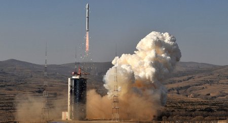 Китай вывел на орбиту четыре спутника национального производства