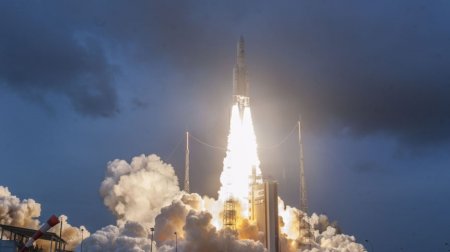 Ракета Ariane 5 со спутниками на борту успешно стартовала с космодрома Куру