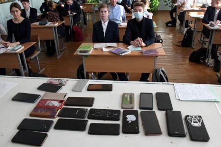 В России запретили использовать смартфоны для обучения детей
