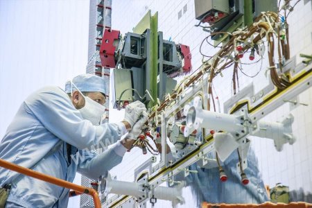 Предприятие "Роскосмоса" изготовило спутник связи "Экспресс-АМУ7"