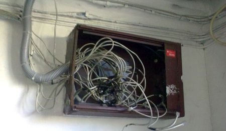 В Симферополе провайдеры отладят интернет-кабели в многоквартирных домах