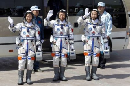 Первый экипаж орбитальной станции Китая вернулся на Землю — следующая тройка полетит уже в октябре
