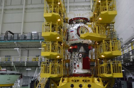 «Роскосмос» показал корабль «Прогресс М-УМ» в связке с МКС-модулем «Причал»