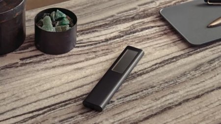 Samsung представила версию пульта Eco Remote, способную заряжаться от солнца и Wi-Fi
