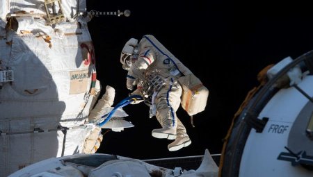 Космонавты на МКС начали первый выход в открытый космос в 2022 году
