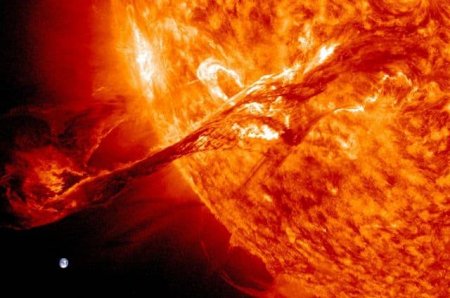 Мощная вспышка класса М произошла на Солнце 20 января