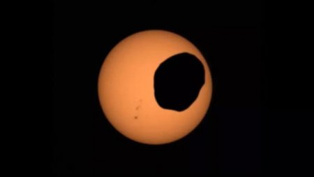 Марсоход Perseverance поделился самым детальным видео солнечного затмения на Марсе
