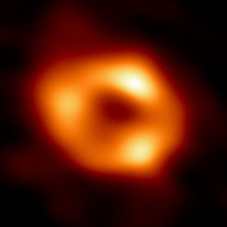 Представлено первое изображение сверхмассивной чёрной дыры в центре Млечного Пути