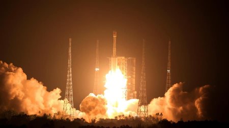 Китай успешно запустил спутник Zhongxing-1E