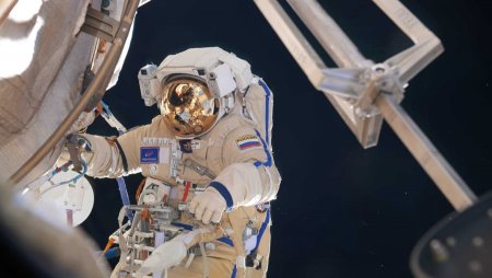 НПП "Звезда" планирует внедрить элементы экзоскелета в скафандры для космонавтов