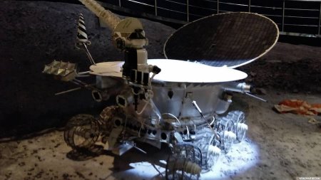 Индийский аппарат нашел на южном полюсе Луны серу и различные металлы