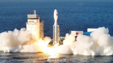 КНР успешно запустила спутник для тестирования интернет-технологий с платформы в Южно-Китайском море
