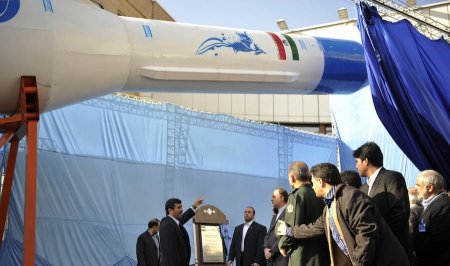 Иран запустил три спутника с помощью ракеты-носителя Simorgh