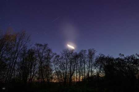SpaceX не удалось скрыть ночной полёт Falcon 9 над Россией — пользователи делятся фотографиями